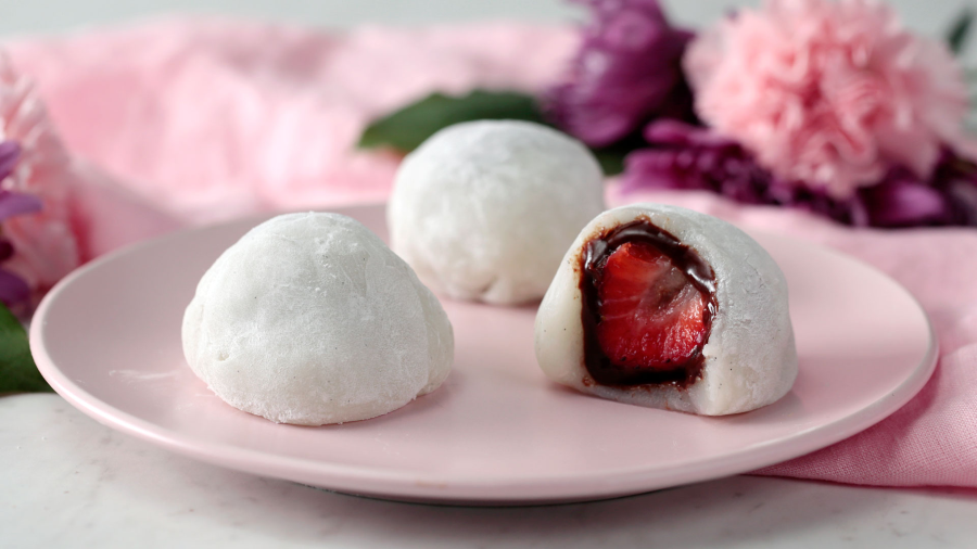 Mochi không chỉ là một món bánh đơn thuần mà còn mang ý nghĩa vẹn tròn, tượng trưng cho sự bình an, may mắn và hạnh phúc
