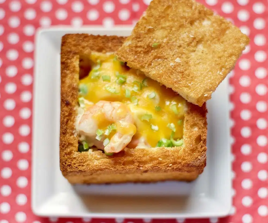 Món bánh mì quan tài - cái tên khiến nhiều người tò mò và có chút rùng mình