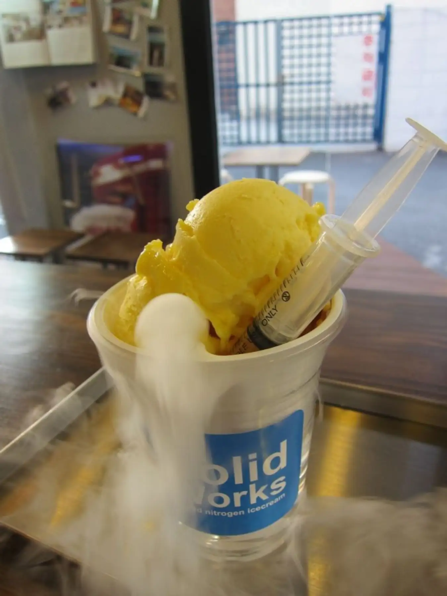 Kem Flask - Đây không chỉ là món ăn thơm ngon mà còn có cách phục vụ vô cùng đặc biệt