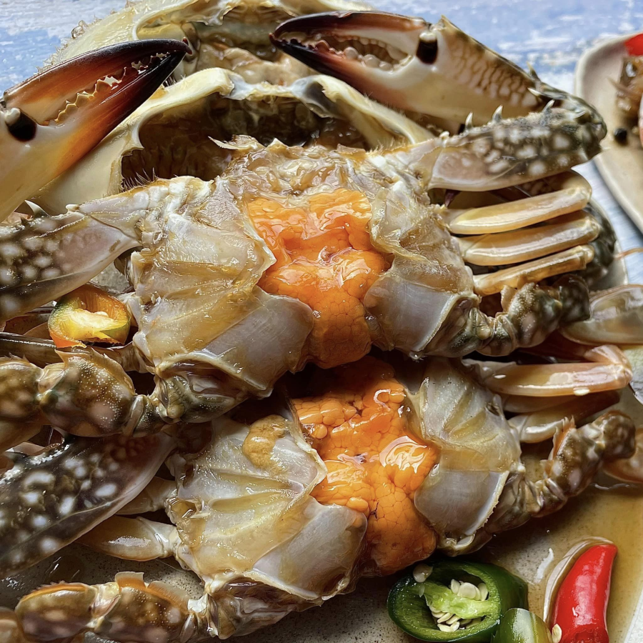 Cua ngâm tương lại ẩn chứa bí quyết độc đáo khiến thực khách say mê