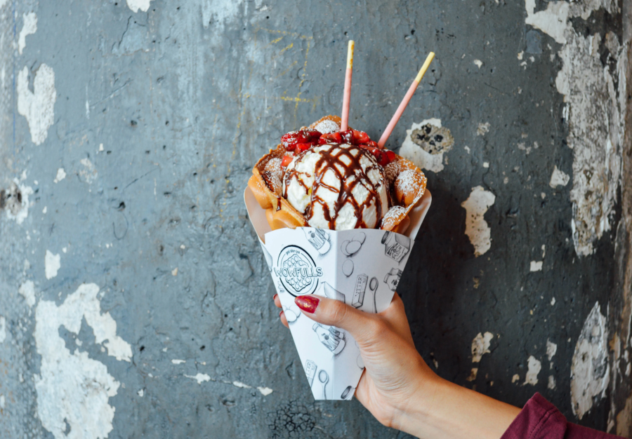 Gai Dan Jai không chỉ được thưởng thức nguyên vị mà còn có thể kết hợp cùng nhiều loại sốt khác nhau