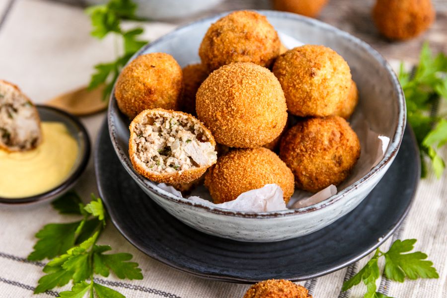 Bitterballen - Một trong những món ăn Hà Lan thơm ngon mà bạn nhất định phải thử