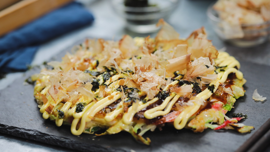 Monjayaki là một biến thể độc đáo và thú vị của món bánh xèo Nhật Bản