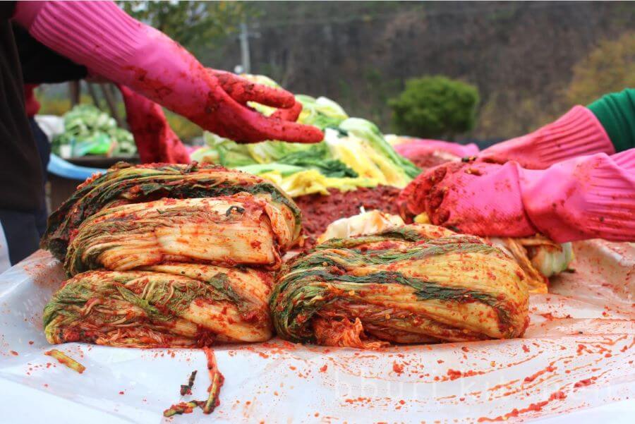 Ngày nay, kim chi đã trở thành món ăn nổi tiếng trên toàn thế giới, góp phần quảng bá văn hóa, ẩm thực và du lịch Hàn Quốc