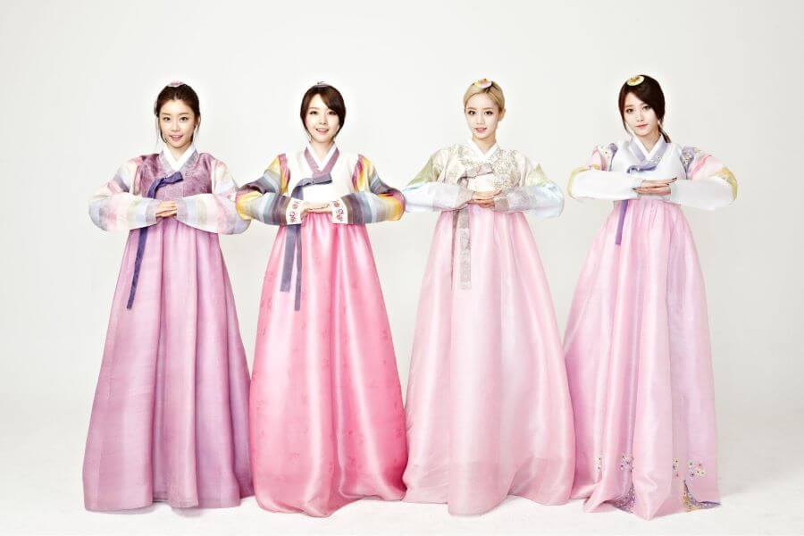 Hanbok, bộ trang phục truyền thống với những đường nét thanh lịch và màu sắc rực rỡ tại Hàn Quốc