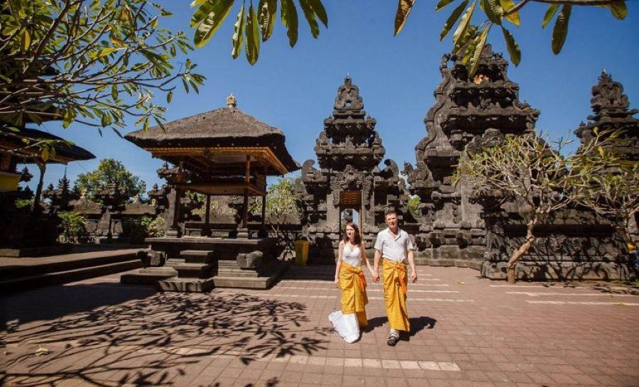 Vẻ đẹp uy nga, tráng lệ ở bên trong của ngôi đền Uluwatu