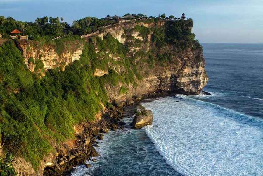 Uluwatu là một ngôi đền dùng để  “giam giữ”, “cai quản” và bảo vệ con dân của Bali khỏi các linh hồn quỷ dữ.