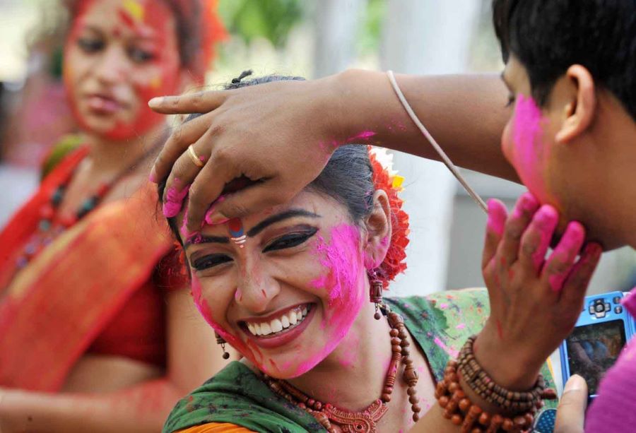 Holi - Lễ hội ném bột màu rực rỡ tại Ấn Độ