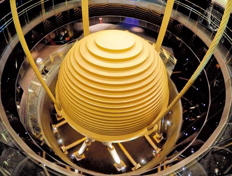 Khối cầu khổng lồ nằm ở khu vực đỉnh của tòa tháp