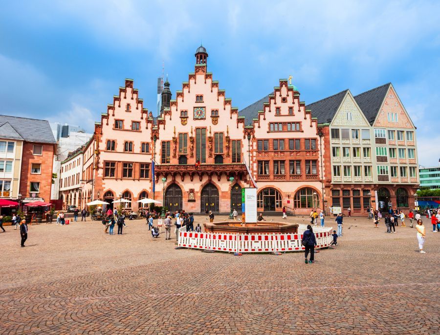 Với diện tích rộng lớn, tòa nhà thị chính là nơi diễn ra nhiều lễ hội lớn của nước Đức