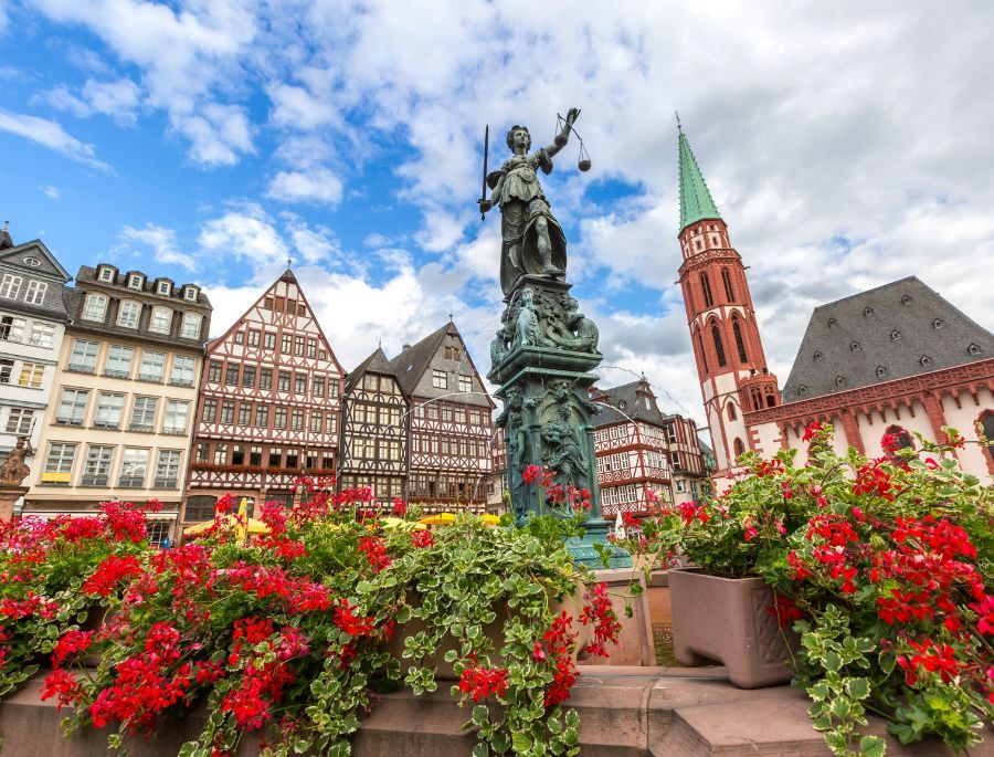 Tòa thị chính Frankfurt là một kiệt tác nổi tiếng của Châu Âu