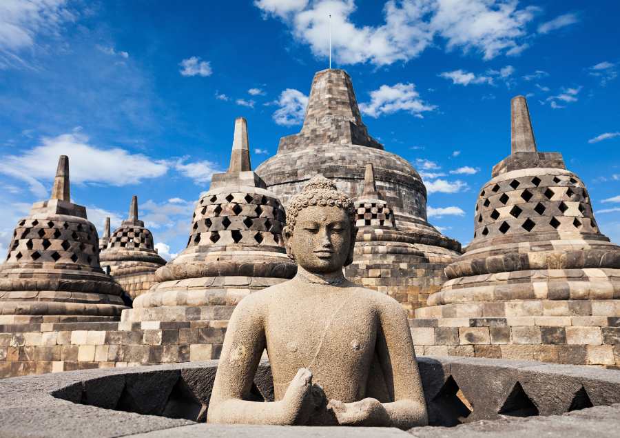 Đền Borobudur được xây dựng vào thế kỷ VIII dưới triều đại Sailendra theo lối kiến trúc độc đáo Java 