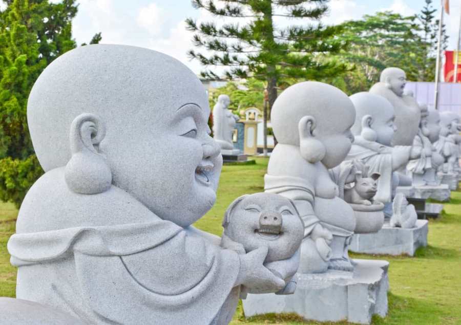 Chùa Di Lạc Maha Vihara Duta là ngôi chùa có nhiều tượng Phật Di Lạc nhất thuộc đảo Batam, Indonesia