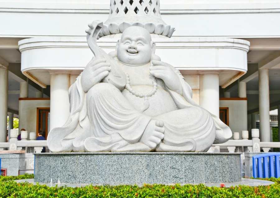 Bức tượng phật Di Lặc với kích thước lớn vô cùng độc đáo tại chùa