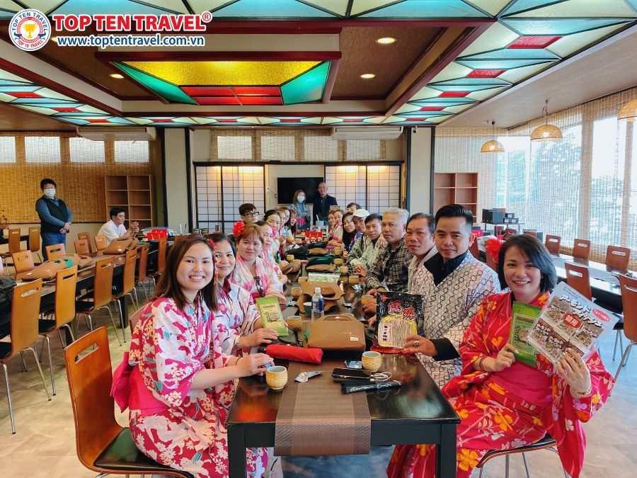 Hình ảnh du khách tham gia các tour Nhật Bản của Top Ten Travel