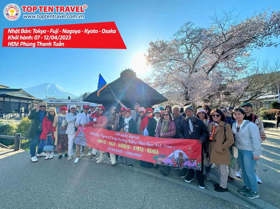 Tổng hợp hình đoàn tour du lịch khởi hành tháng 4 tại Top Ten Travel