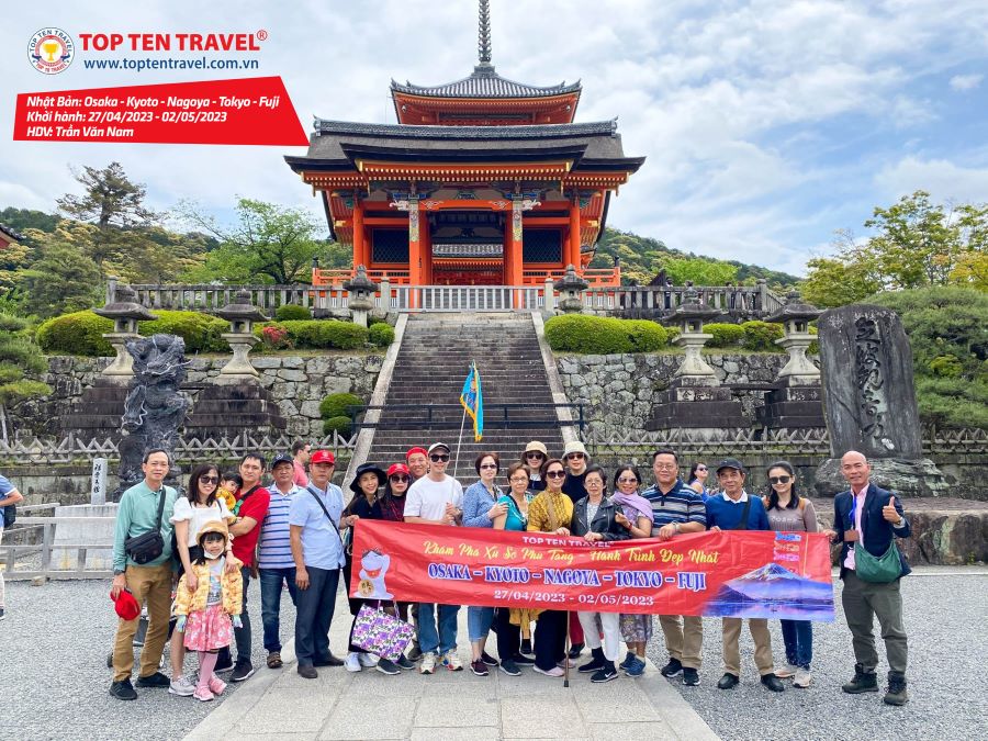 Tổng hợp hình đoàn tour du lịch khởi hành tháng 4 tại Top Ten Travel