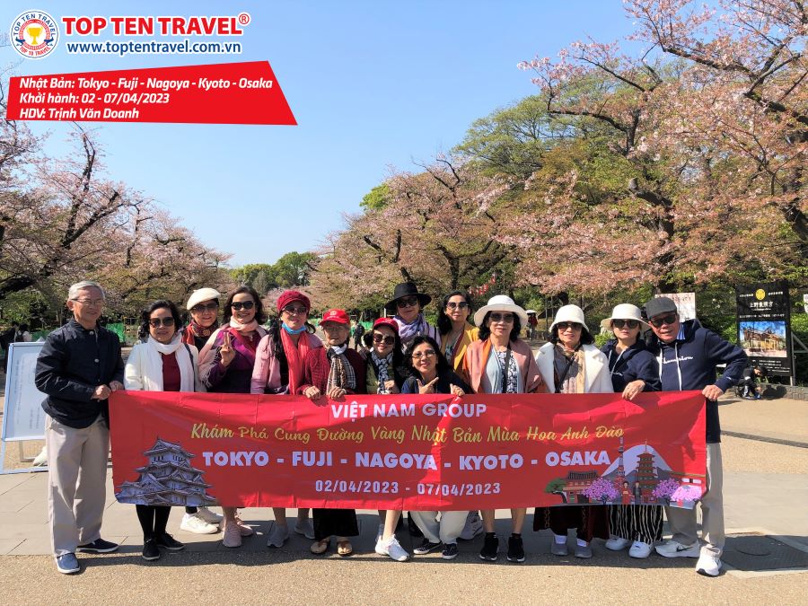 Tổng hợp hình đoàn tour du lịch khởi hành tháng 4 tại Top Ten Travel