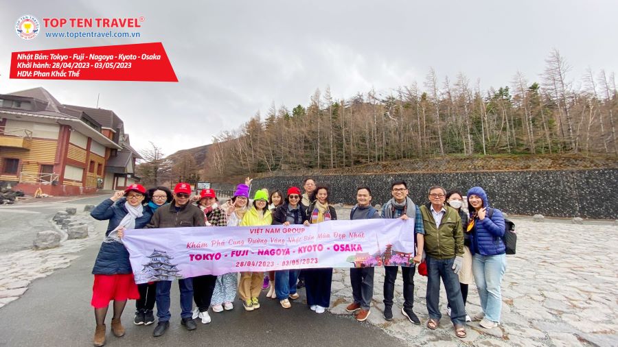 Tổng hợp hình đoàn tour du lịch khởi hành tháng 4 tại Top Ten Travel