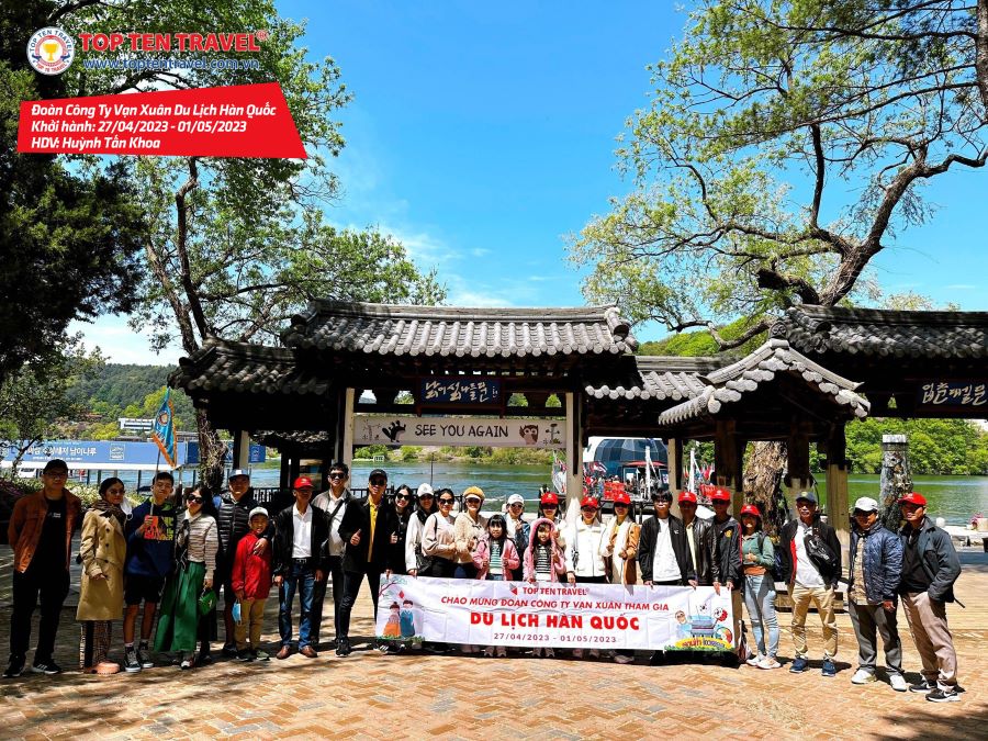 Tổng hợp hình đoàn tour du lịch khởi hành tháng 4 tại Top Ten Travel
