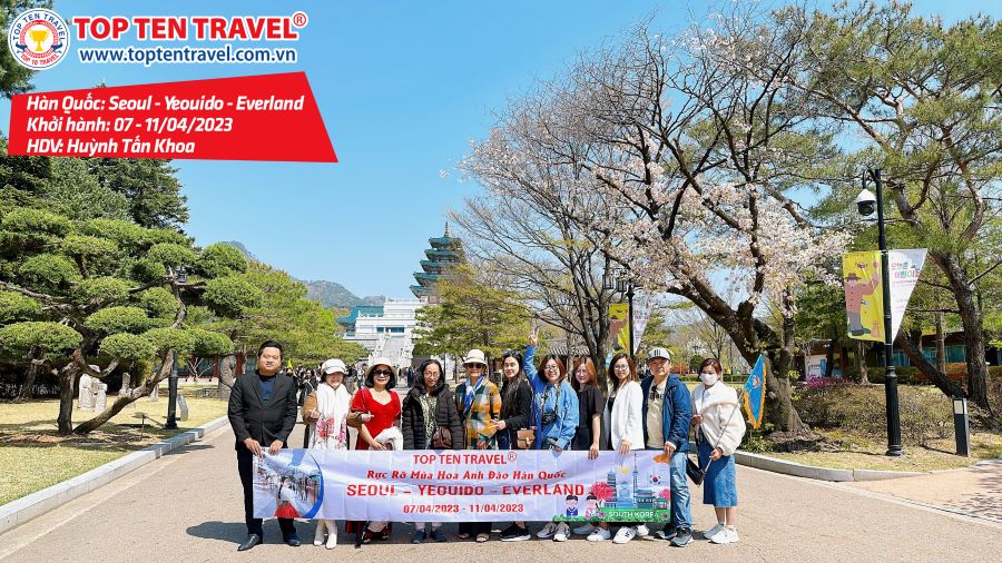 Tổng hợp hình đoàn tour du lịch khởi hành tháng 4 tại Top Ten Travel