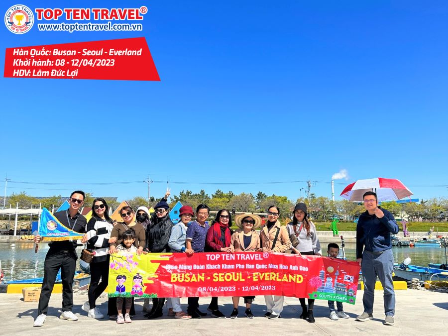 Tổng hợp hình đoàn tour du lịch khởi hành tháng 4 tại Top Ten Travel