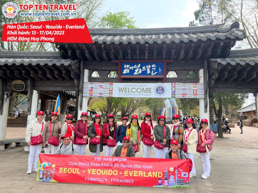 Tổng hợp hình đoàn tour du lịch khởi hành tháng 4 tại Top Ten Travel