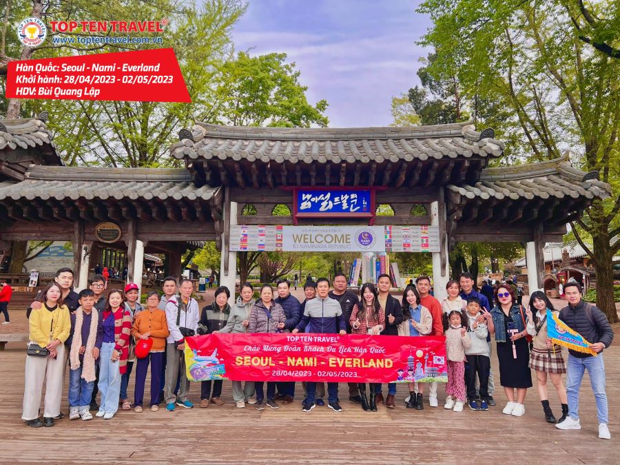 Tổng hợp hình đoàn tour du lịch khởi hành tháng 4 tại Top Ten Travel