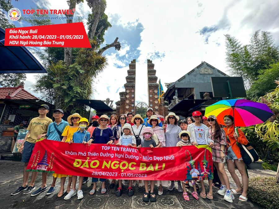 Tổng hợp hình đoàn tour du lịch khởi hành tháng 4 tại Top Ten Travel