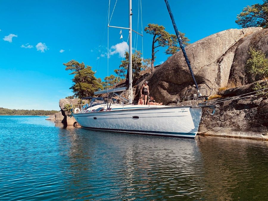 Tàu, phà là sự lựa chọn hàng đầu khi tham quan và khám phá các hồ