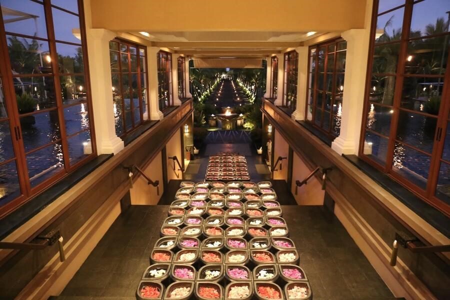 The St. Regis Bali tọa lạc trên bãi biển và được mệnh danh là nàng thơ của Bali