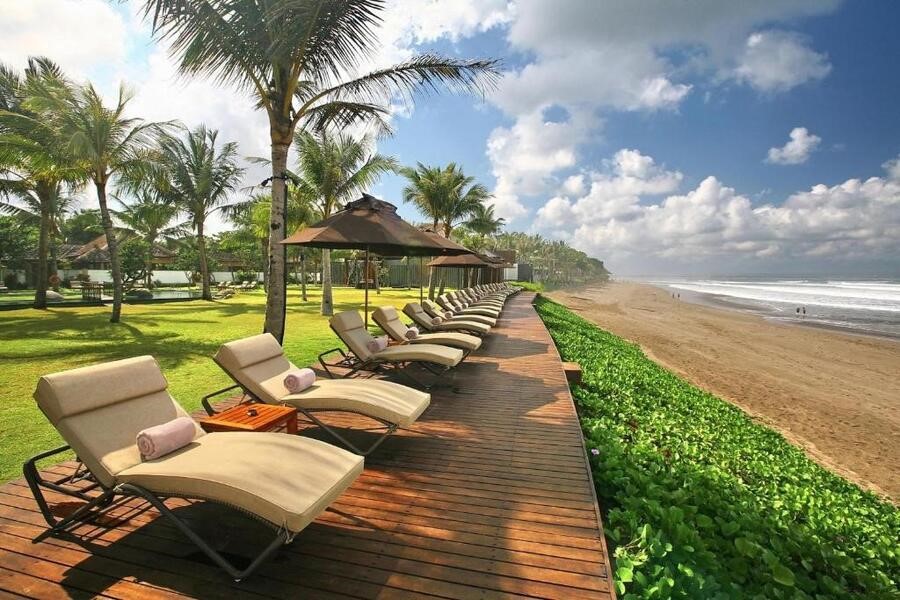 Samaya Villas nằm ngay trên bãi biển Seminyak và có không gian sang trọng