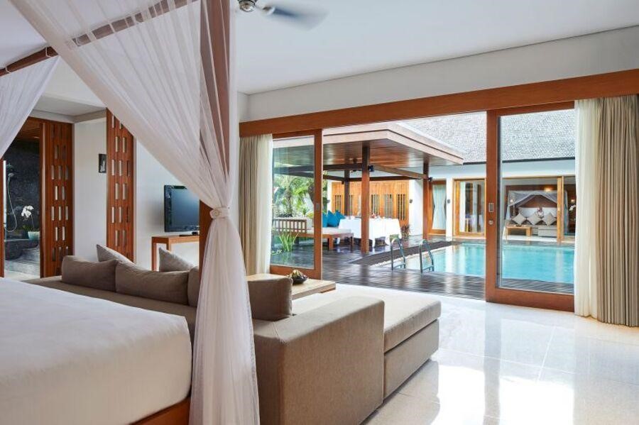 Samaya Villas nằm ngay trên bãi biển Seminyak và có không gian sang trọng