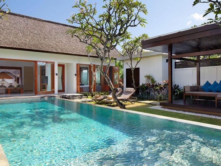 Samaya Villas nằm ngay trên bãi biển Seminyak và có không gian sang trọng