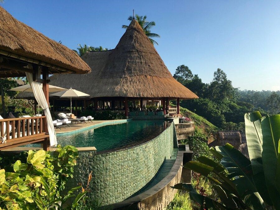 Viceroy Bali nằm trên một thung lũng xanh tươi với tầm nhìn bao trọn dòng sông Petanu huyền thoại