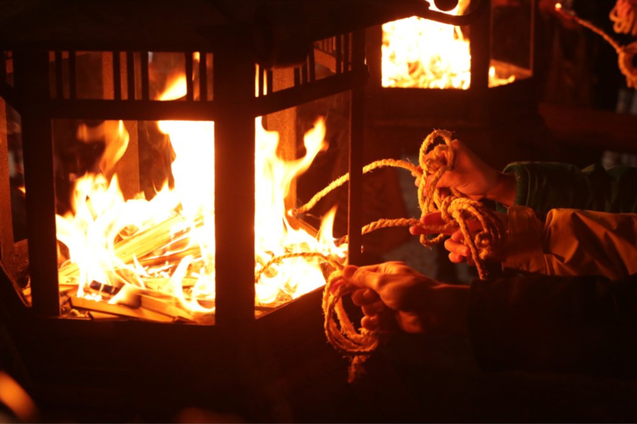 Lễ hội Okera Mairi là một nghi lễ đón năm mới truyền thống được tổ chức tại đền Yasaka ở Kyoto