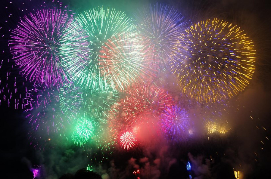 Lễ hội diễn ra tại công viên Nishi, mang đến cho du khách cơ hội chiêm ngưỡng màn trình diễn pháo hoa rực rỡ trên bầu trời đêm