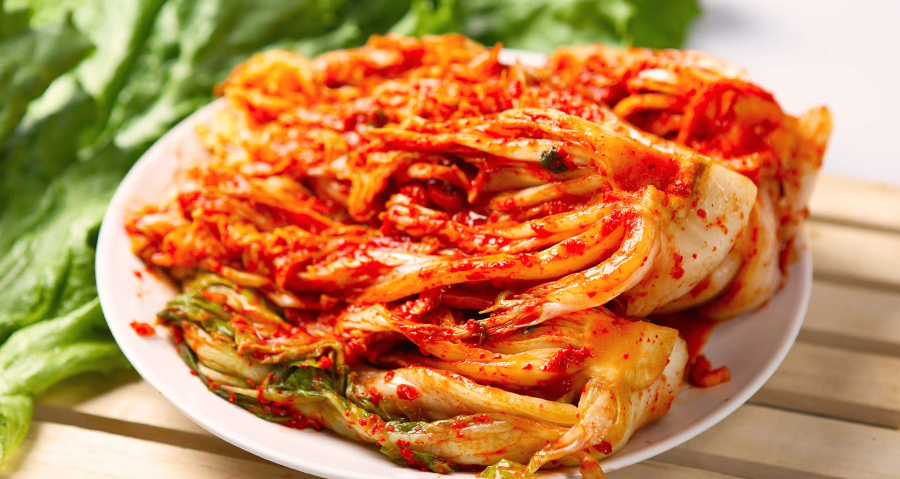 Nhắc đến kim chi Hàn Quốc, chắc hẳn ai cũng sẽ nghĩ ngay đến món kim chi cải thảo trứ danh