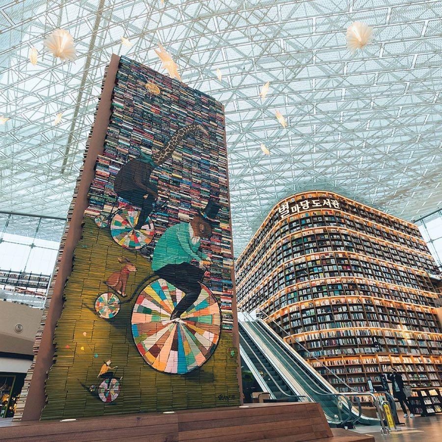 Góc sống ảo cực đỉnh tại Thư Viện Starfield