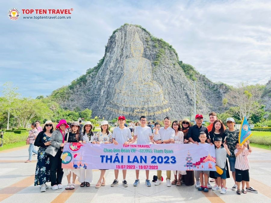 Đoàn khách tham quan khám phá Thái Lan