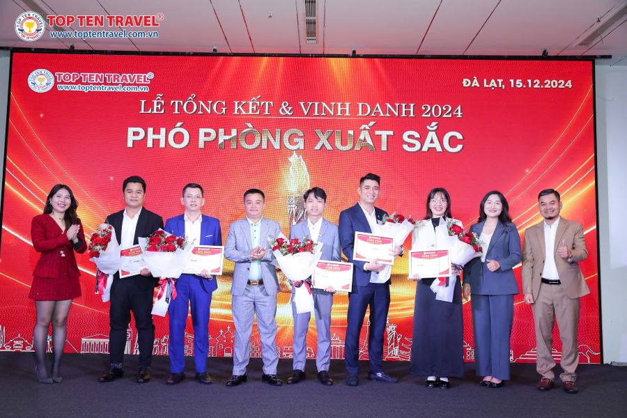 Vinh danh phó phòng xuất sắc