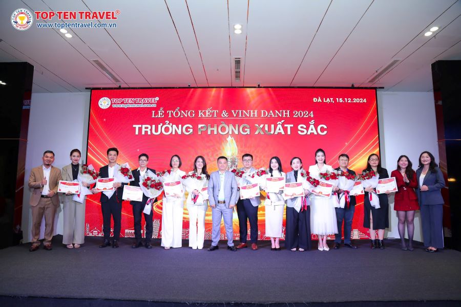 Vinh danh trưởng phòng xuất sắc