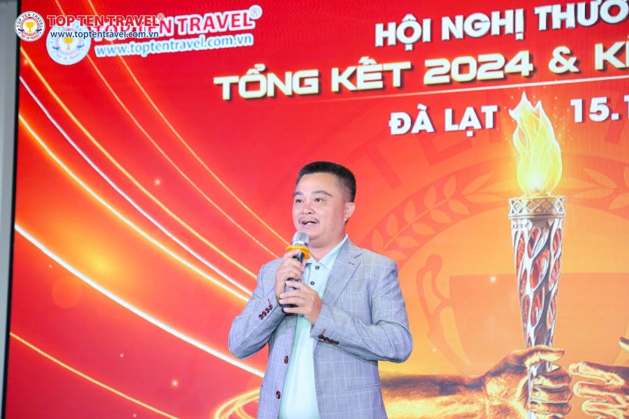 Ông Dương Bá Hưng – Tổng Giám Đốc Công Ty Top Ten Travel phát biểu khai mạc buổi hội nghị