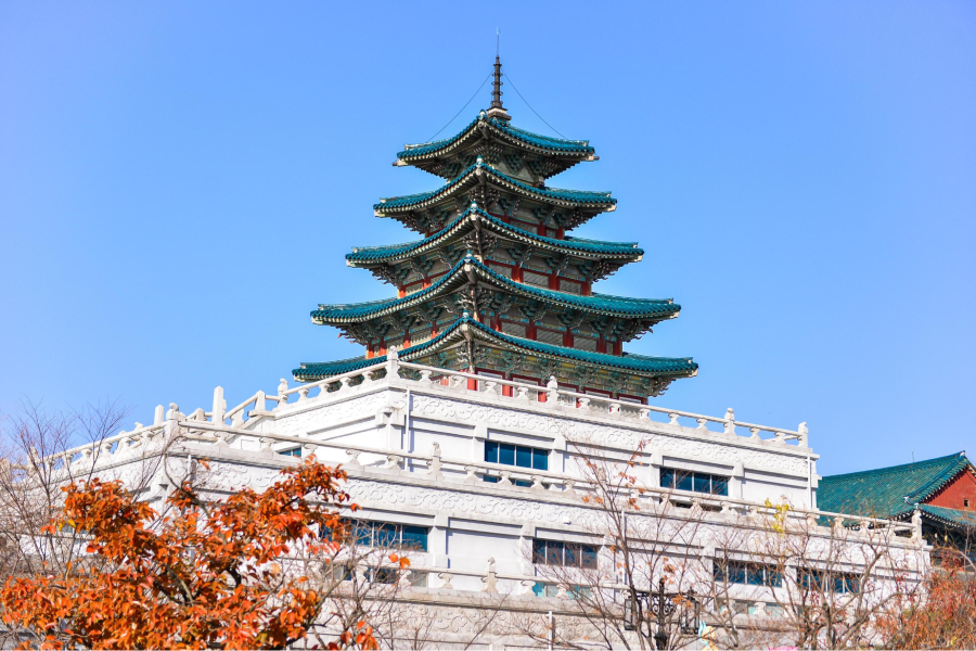 Được thành lập vào năm 1945, Bảo tàng Dân gian Quốc gia Hàn Quốc sở hữu diện tích rộng lớn, khoảng 243.000m²