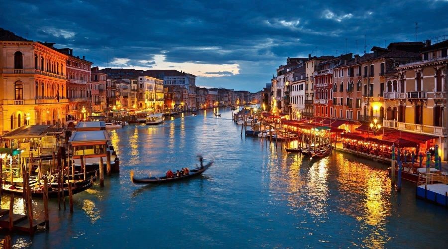 Nhịp sống yên bình giữa những con kênh trãi dài Venice