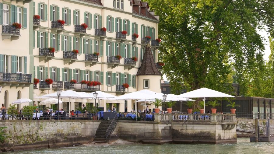 Trải nghiệm những bữa ăn đa dạng bên cạnh hồ 