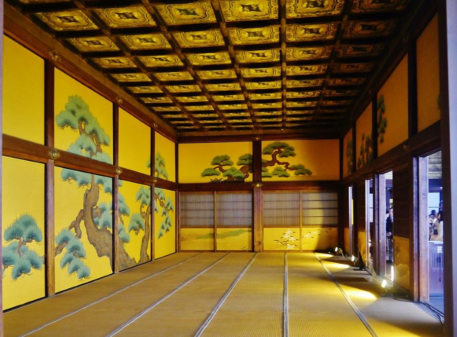 Các bức tranh tường và cửa gỗ trong cung điện này đều được tạo ra bởi những nghệ nhân bậc thầy của thời kỳ Edo