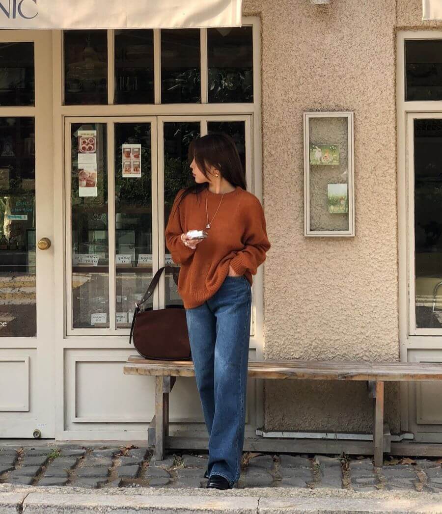 Quần jean ống rộng là một lựa chọn tuyệt vời để bạn thoải mái khám phá Nhật Bản mùa xuân