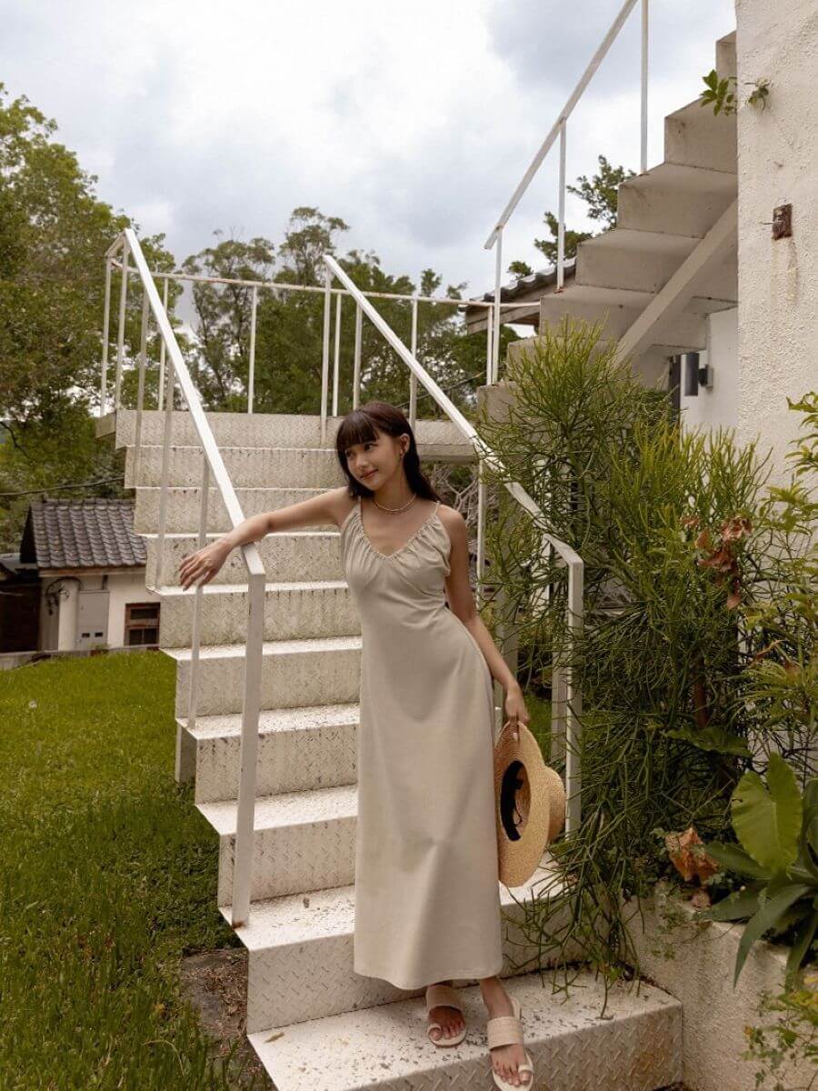 Đầm suông tuy đơn giản nhưng sẽ giúp bạn trông thanh lịch và “sang chảnh” hơn