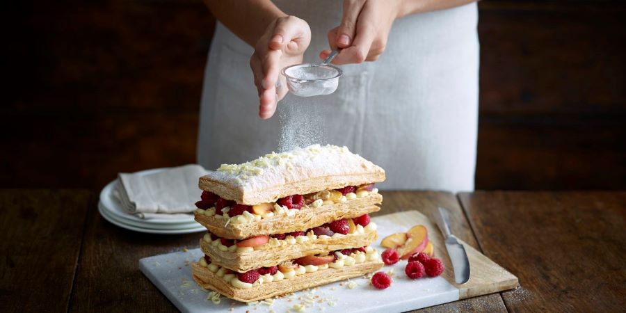 Nhắc đến thế giới bánh ngọt của Pháp, chắc chắn không thể không nhắc tới bánh Mille Feuille hay còn gọi là “bánh ngàn chiếc lá”